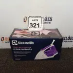 LOTE 321 - 01 FERRO A VAPOR P/ PASSAR ROUPAS ELECTROLUX COR BRANCA C/ROXO (NOVO). (NO ESTADO) ATENÇÃO! FAZER A VISITAÇÃO ANTES DE ARREMATAR, NÃO SABEMOS SE FUNCIONA. LEILÃO NÃO TEM GARANTIA E NEM DEVOLUÇÃO, SUJEITO A POSSÍVEIS AVARIAS VISÍVEIS/OCULTAS E/OU AUSÊNCIA DE COMPONENTES.