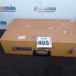LOTE 405 - 01 CAIXA DE MADEIRA P/MATERIAIS DE LABORATÓRIO. (NO ESTADO) ATENÇÃO! FAZER A VISITAÇÃO ANTES DE ARREMATAR, NÃO SABEMOS SE FUNCIONA. LEILÃO NÃO TEM GARANTIA E NEM DEVOLUÇÃO, SUJEITO A POSSÍVEIS AVARIAS VISÍVEIS/OCULTAS E/OU AUSÊNCIA DE COMPONENTES.