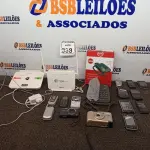 LOTE 338 - 02 ROTEADORES, 01 MÁQUINA FOTOGRÁFICA E ELETRÔNICOS DIVERSOS. (NO ESTADO) ATENÇÃO! FAZER A VISITAÇÃO ANTES DE ARREMATAR, NÃO SABEMOS SE FUNCIONA. LEILÃO NÃO TEM GARANTIA E NEM DEVOLUÇÃO, SUJEITO A POSSÍVEIS AVARIAS VISÍVEIS/OCULTAS E/OU AUSÊNCIA DE COMPONENTES.