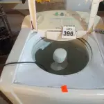 LOTE 396 - 01 MÁQUINA DE LAVAR ELECTROLUX 8KG. (NO ESTADO) ATENÇÃO! FAZER A VISITAÇÃO ANTES DE ARREMATAR, NÃO SABEMOS SE FUNCIONA. LEILÃO NÃO TEM GARANTIA E NEM DEVOLUÇÃO, SUJEITO A POSSÍVEIS AVARIAS VISÍVEIS/OCULTAS E/OU AUSÊNCIA DE COMPONENTES.