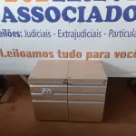 LOTE 354 - 02 GAVETEIROS COM 03 GAVETAS CADA. (NO ESTADO) ATENÇÃO! FAZER A VISITAÇÃO ANTES DE ARREMATAR, NÃO SABEMOS SE FUNCIONA. LEILÃO NÃO TEM GARANTIA E NEM DEVOLUÇÃO, SUJEITO A POSSÍVEIS AVARIAS VISÍVEIS/OCULTAS E/OU AUSÊNCIA DE COMPONENTES.