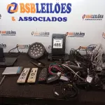 LOTE 486 - 01 LOTE COM ELETRÔNICOS DIVERSOS E 01 LUMINÁRIA DE LED. (NO ESTADO) ATENÇÃO! FAZER A VISITAÇÃO ANTES DE ARREMATAR, NÃO SABEMOS SE FUNCIONA. LEILÃO NÃO TEM GARANTIA E NEM DEVOLUÇÃO, SUJEITO A POSSÍVEIS AVARIAS VISÍVEIS/OCULTAS E/OU AUSÊNCIA DE COMPONENTES.