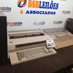 LOTE 263 - 03 MÁQUINAS DE ESCREVER ELÉTRICAS MARCAS E MODELOS DIVERSOS. (NO ESTADO) ATENÇÃO! FAZER A VISITAÇÃO ANTES DE ARREMATAR, NÃO SABEMOS SE FUNCIONA. LEILÃO NÃO TEM GARANTIA E NEM DEVOLUÇÃO, SUJEITO A POSSÍVEIS AVARIAS VISÍVEIS/OCULTAS E/OU AUSÊNCIA DE COMPONENTES.