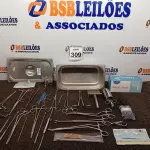 LOTE 309 - 01 LOTE COM MATERIAIS ODONTOLÓGICOS DIVERSOS. (NO ESTADO) ATENÇÃO! FAZER A VISITAÇÃO ANTES DE ARREMATAR, NÃO SABEMOS SE FUNCIONA. LEILÃO NÃO TEM GARANTIA E NEM DEVOLUÇÃO, SUJEITO A POSSÍVEIS AVARIAS VISÍVEIS/OCULTAS E/OU AUSÊNCIA DE COMPONENTES.