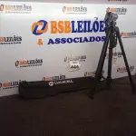 LOTE 444 - 01 TRIPÉ P/ CÂMERA MARCA TOMATE MTG-3016. (NO ESTADO) ATENÇÃO! FAZER A VISITAÇÃO ANTES DE ARREMATAR, NÃO SABEMOS SE FUNCIONA. LEILÃO NÃO TEM GARANTIA E NEM DEVOLUÇÃO, SUJEITO A POSSÍVEIS AVARIAS VISÍVEIS/OCULTAS E/OU AUSÊNCIA DE COMPONENTES.