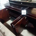 LOTE 440 - 01 APARADOR PARA SALA C/ ESPELHO. (NO ESTADO) ATENÇÃO! FAZER A VISITAÇÃO ANTES DE ARREMATAR, NÃO SABEMOS SE FUNCIONA. LEILÃO NÃO TEM GARANTIA E NEM DEVOLUÇÃO, SUJEITO A POSSÍVEIS AVARIAS VISÍVEIS/OCULTAS E/OU AUSÊNCIA DE COMPONENTES.