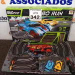 LOTE 342 - 01 PISTA DE CORRIDA COM CONTROLE E CARRINHOS. (NO ESTADO) ATENÇÃO! FAZER A VISITAÇÃO ANTES DE ARREMATAR, NÃO SABEMOS SE FUNCIONA. LEILÃO NÃO TEM GARANTIA E NEM DEVOLUÇÃO, SUJEITO A POSSÍVEIS AVARIAS VISÍVEIS/OCULTAS E/OU AUSÊNCIA DE COMPONENTES.
