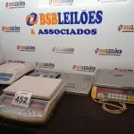 LOTE 452 - 05 BALANÇAS DIGITAIS MARCAS E MODELOS DIVERSOS. (NO ESTADO) ATENÇÃO! FAZER A VISITAÇÃO ANTES DE ARREMATAR, NÃO SABEMOS SE FUNCIONA. LEILÃO NÃO TEM GARANTIA E NEM DEVOLUÇÃO, SUJEITO A POSSÍVEIS AVARIAS VISÍVEIS/OCULTAS E/OU AUSÊNCIA DE COMPONENTES.
