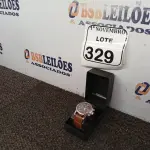 LOTE 329 - 01 RELÓGIO DE PULSO. (NO ESTADO) ATENÇÃO! FAZER A VISITAÇÃO ANTES DE ARREMATAR, NÃO SABEMOS SE FUNCIONA. LEILÃO NÃO TEM GARANTIA E NEM DEVOLUÇÃO, SUJEITO A POSSÍVEIS AVARIAS VISÍVEIS/OCULTAS E/OU AUSÊNCIA DE COMPONENTES.