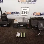 LOTE 298 - 03 RÁDIOS COMUNICADORES MARCAS E MODELOS DIVERSOS. (NO ESTADO) ATENÇÃO! FAZER A VISITAÇÃO ANTES DE ARREMATAR, NÃO SABEMOS SE FUNCIONA. LEILÃO NÃO TEM GARANTIA E NEM DEVOLUÇÃO, SUJEITO A POSSÍVEIS AVARIAS VISÍVEIS/OCULTAS E/OU AUSÊNCIA DE COMPONENTES.