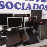LOTE 276 - 10 MONITORES LCD MARCAS E MODELOS DIVERSOS P/RETIRADA DE PEÇAS. (NO ESTADO) ATENÇÃO! FAZER A VISITAÇÃO ANTES DE ARREMATAR, NÃO SABEMOS SE FUNCIONA. LEILÃO NÃO TEM GARANTIA E NEM DEVOLUÇÃO, SUJEITO A POSSÍVEIS AVARIAS VISÍVEIS/OCULTAS E/OU AUSÊNCIA DE COMPONENTES.