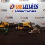 LOTE 502 - 02 SERRAS SABRE MARCA DEWALT MODELO DC385-BR S/BATERIA, 01 LIXADEIRA, 01 FURADEIRA E 01 MAKITA P/RETIRADA DE PEÇAS. (NO ESTADO) ATENÇÃO! FAZER A VISITAÇÃO ANTES DE ARREMATAR, NÃO SABEMOS SE FUNCIONA. LEILÃO NÃO TEM GARANTIA E NEM DEVOLUÇÃO, SUJEITO A POSSÍVEIS AVARIAS VISÍVEIS/OCULTAS E/OU AUSÊNCIA DE COMPONENTES.