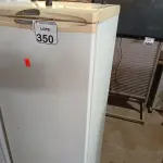 LOTE 350 - 01 GELADEIRA ELECTROLUX 220V. (NO ESTADO) ATENÇÃO! FAZER A VISITAÇÃO ANTES DE ARREMATAR, NÃO SABEMOS SE FUNCIONA. LEILÃO NÃO TEM GARANTIA E NEM DEVOLUÇÃO, SUJEITO A POSSÍVEIS AVARIAS VISÍVEIS/OCULTAS E/OU AUSÊNCIA DE COMPONENTES.