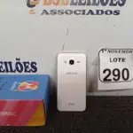 LOTE 290 - 01 CELULAR J3. (NO ESTADO) ATENÇÃO! FAZER A VISITAÇÃO ANTES DE ARREMATAR, NÃO SABEMOS SE FUNCIONA. LEILÃO NÃO TEM GARANTIA E NEM DEVOLUÇÃO, SUJEITO A POSSÍVEIS AVARIAS VISÍVEIS/OCULTAS E/OU AUSÊNCIA DE COMPONENTES.