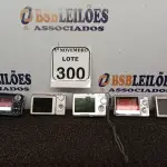 LOTE 300 - 01 LOTE COM 05 CÂMERAS DIGITAIS DIVERSAS. (NO ESTADO) ATENÇÃO! FAZER A VISITAÇÃO ANTES DE ARREMATAR, NÃO SABEMOS SE FUNCIONA. LEILÃO NÃO TEM GARANTIA E NEM DEVOLUÇÃO, SUJEITO A POSSÍVEIS AVARIAS VISÍVEIS/OCULTAS E/OU AUSÊNCIA DE COMPONENTES.
