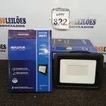 LOTE 322 - 05 REFLETORES LED AMBIENTE EXTERNO100W. (NO ESTADO) ATENÇÃO! FAZER A VISITAÇÃO ANTES DE ARREMATAR, NÃO SABEMOS SE FUNCIONA. LEILÃO NÃO TEM GARANTIA E NEM DEVOLUÇÃO, SUJEITO A POSSÍVEIS AVARIAS VISÍVEIS/OCULTAS E/OU AUSÊNCIA DE COMPONENTES.