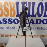 LOTE 286 - 01 TRIPÉ P/ CÂMERA MARCA TOMATE MTG-3016. (NO ESTADO) ATENÇÃO! FAZER A VISITAÇÃO ANTES DE ARREMATAR, NÃO SABEMOS SE FUNCIONA. LEILÃO NÃO TEM GARANTIA E NEM DEVOLUÇÃO, SUJEITO A POSSÍVEIS AVARIAS VISÍVEIS/OCULTAS E/OU AUSÊNCIA DE COMPONENTES.