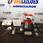 LOTE 338 - 02 ROTEADORES, 01 MÁQUINA FOTOGRÁFICA E ELETRÔNICOS DIVERSOS. (NO ESTADO) ATENÇÃO! FAZER A VISITAÇÃO ANTES DE ARREMATAR, NÃO SABEMOS SE FUNCIONA. LEILÃO NÃO TEM GARANTIA E NEM DEVOLUÇÃO, SUJEITO A POSSÍVEIS AVARIAS VISÍVEIS/OCULTAS E/OU AUSÊNCIA DE COMPONENTES.