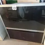 LOTE 442 - 01 TV DE TUBO ANTIGA MARCA TOSHIBA. (NO ESTADO) ATENÇÃO! FAZER A VISITAÇÃO ANTES DE ARREMATAR, NÃO SABEMOS SE FUNCIONA. LEILÃO NÃO TEM GARANTIA E NEM DEVOLUÇÃO, SUJEITO A POSSÍVEIS AVARIAS VISÍVEIS/OCULTAS E/OU AUSÊNCIA DE COMPONENTES.