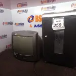 LOTE 359 - 01 FRAGMENTADORA DE PAPEL MARCA VIPBRAZIL E 01 TV DE TUBO MARCA PHILIPS. (NO ESTADO) ATENÇÃO! FAZER A VISITAÇÃO ANTES DE ARREMATAR, NÃO SABEMOS SE FUNCIONA. LEILÃO NÃO TEM GARANTIA E NEM DEVOLUÇÃO, SUJEITO A POSSÍVEIS AVARIAS VISÍVEIS/OCULTAS E/OU AUSÊNCIA DE COMPONENTES.