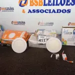 LOTE 411 - 01 LOTE COM DIVERSAS LUMINÁRIAS, 01 MONITOR E 01 TONNER. (NO ESTADO) ATENÇÃO! FAZER A VISITAÇÃO ANTES DE ARREMATAR, NÃO SABEMOS SE FUNCIONA. LEILÃO NÃO TEM GARANTIA E NEM DEVOLUÇÃO, SUJEITO A POSSÍVEIS AVARIAS VISÍVEIS/OCULTAS E/OU AUSÊNCIA DE COMPONENTES.