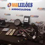 LOTE 486 - 01 LOTE COM ELETRÔNICOS DIVERSOS E 01 LUMINÁRIA DE LED. (NO ESTADO) ATENÇÃO! FAZER A VISITAÇÃO ANTES DE ARREMATAR, NÃO SABEMOS SE FUNCIONA. LEILÃO NÃO TEM GARANTIA E NEM DEVOLUÇÃO, SUJEITO A POSSÍVEIS AVARIAS VISÍVEIS/OCULTAS E/OU AUSÊNCIA DE COMPONENTES.