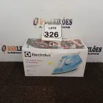 LOTE 326 - 01 FERRO A VAPOR P/ PASSAR ROUPAS ELECTROLUX COR BRANCA C/AZUL (NOVO). (NO ESTADO) ATENÇÃO! FAZER A VISITAÇÃO ANTES DE ARREMATAR, NÃO SABEMOS SE FUNCIONA. LEILÃO NÃO TEM GARANTIA E NEM DEVOLUÇÃO, SUJEITO A POSSÍVEIS AVARIAS VISÍVEIS/OCULTAS E/OU AUSÊNCIA DE COMPONENTES.