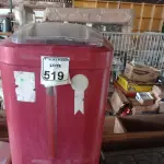 LOTE 519 - 01 MÁQUINA DE LAVAR ROUPAS CONTINENTAL 127V E 01 TANQUINHO MARCA NEW UP. (NO ESTADO) ATENÇÃO! FAZER A VISITAÇÃO ANTES DE ARREMATAR, NÃO SABEMOS SE FUNCIONA. LEILÃO NÃO TEM GARANTIA E NEM DEVOLUÇÃO, SUJEITO A POSSÍVEIS AVARIAS VISÍVEIS/OCULTAS E/OU AUSÊNCIA DE COMPONENTES.