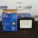 LOTE 322 - 05 REFLETORES LED AMBIENTE EXTERNO100W. (NO ESTADO) ATENÇÃO! FAZER A VISITAÇÃO ANTES DE ARREMATAR, NÃO SABEMOS SE FUNCIONA. LEILÃO NÃO TEM GARANTIA E NEM DEVOLUÇÃO, SUJEITO A POSSÍVEIS AVARIAS VISÍVEIS/OCULTAS E/OU AUSÊNCIA DE COMPONENTES.