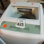 LOTE 425 - 01 MÁQUINA DE LAVAR 06KG P/RETIRADA DE PEÇAS. (NO ESTADO) ATENÇÃO! FAZER A VISITAÇÃO ANTES DE ARREMATAR, NÃO SABEMOS SE FUNCIONA. LEILÃO NÃO TEM GARANTIA E NEM DEVOLUÇÃO, SUJEITO A POSSÍVEIS AVARIAS VISÍVEIS/OCULTAS E/OU AUSÊNCIA DE COMPONENTES.
