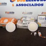 LOTE 411 - 01 LOTE COM DIVERSAS LUMINÁRIAS, 01 MONITOR E 01 TONNER. (NO ESTADO) ATENÇÃO! FAZER A VISITAÇÃO ANTES DE ARREMATAR, NÃO SABEMOS SE FUNCIONA. LEILÃO NÃO TEM GARANTIA E NEM DEVOLUÇÃO, SUJEITO A POSSÍVEIS AVARIAS VISÍVEIS/OCULTAS E/OU AUSÊNCIA DE COMPONENTES.