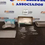 LOTE 288 - 01 LOTE COM MATERIAIS ODONTOLÓGICOS DIVERSOS. (NO ESTADO) ATENÇÃO! FAZER A VISITAÇÃO ANTES DE ARREMATAR, NÃO SABEMOS SE FUNCIONA. LEILÃO NÃO TEM GARANTIA E NEM DEVOLUÇÃO, SUJEITO A POSSÍVEIS AVARIAS VISÍVEIS/OCULTAS E/OU AUSÊNCIA DE COMPONENTES.