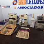 LOTE 450 - 01 LOTE C/DIVERSAS CALCULADORAS MARCAS E MODELOS DIVERSOS. (NO ESTADO) ATENÇÃO! FAZER A VISITAÇÃO ANTES DE ARREMATAR, NÃO SABEMOS SE FUNCIONA. LEILÃO NÃO TEM GARANTIA E NEM DEVOLUÇÃO, SUJEITO A POSSÍVEIS AVARIAS VISÍVEIS/OCULTAS E/OU AUSÊNCIA DE COMPONENTES.