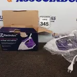 LOTE 345 - 01 FERRO A VAPOR P/ PASSAR ROUPAS ELECTROLUX COR BRANCA C/AZUL (NOVO). (NO ESTADO) ATENÇÃO! FAZER A VISITAÇÃO ANTES DE ARREMATAR, NÃO SABEMOS SE FUNCIONA. LEILÃO NÃO TEM GARANTIA E NEM DEVOLUÇÃO, SUJEITO A POSSÍVEIS AVARIAS VISÍVEIS/OCULTAS E/OU AUSÊNCIA DE COMPONENTES.
