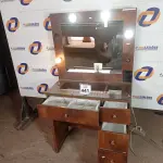 LOTE 441 - 01 PENTEADEIRA C/ESPELHO 05 GAVETAS. (NO ESTADO) ATENÇÃO! FAZER A VISITAÇÃO ANTES DE ARREMATAR, NÃO SABEMOS SE FUNCIONA. LEILÃO NÃO TEM GARANTIA E NEM DEVOLUÇÃO, SUJEITO A POSSÍVEIS AVARIAS VISÍVEIS/OCULTAS E/OU AUSÊNCIA DE COMPONENTES.