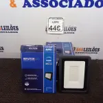 LOTE 446 - 05 REFLETORES LED AMBIENTE EXTERNO100W. (NO ESTADO) ATENÇÃO! FAZER A VISITAÇÃO ANTES DE ARREMATAR, NÃO SABEMOS SE FUNCIONA. LEILÃO NÃO TEM GARANTIA E NEM DEVOLUÇÃO, SUJEITO A POSSÍVEIS AVARIAS VISÍVEIS/OCULTAS E/OU AUSÊNCIA DE COMPONENTES.