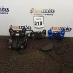 LOTE 318 - 05 JOYSTICKS DE GAMES MARCAS E MODELOS DIVERSOS. (NO ESTADO) ATENÇÃO! FAZER A VISITAÇÃO ANTES DE ARREMATAR, NÃO SABEMOS SE FUNCIONA. LEILÃO NÃO TEM GARANTIA E NEM DEVOLUÇÃO, SUJEITO A POSSÍVEIS AVARIAS VISÍVEIS/OCULTAS E/OU AUSÊNCIA DE COMPONENTES.