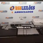 LOTE 391 - 02 PROJETORES MULTIMIDIA P/RETIRADA DE PEÇAS E DIVERSOS APARELHOS DVD MARCAS E MODELOS DIVERSOS. (NO ESTADO) ATENÇÃO! FAZER A VISITAÇÃO ANTES DE ARREMATAR, NÃO SABEMOS SE FUNCIONA. LEILÃO NÃO TEM GARANTIA E NEM DEVOLUÇÃO, SUJEITO A POSSÍVEIS AVARIAS VISÍVEIS/OCULTAS E/OU AUSÊNCIA DE COMPONENTES.