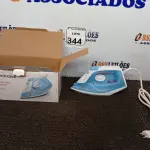 LOTE 344 - 01 FERRO A VAPOR P/ PASSAR ROUPAS ELECTROLUX COR BRANCA C/AZUL (NOVO). (NO ESTADO) ATENÇÃO! FAZER A VISITAÇÃO ANTES DE ARREMATAR, NÃO SABEMOS SE FUNCIONA. LEILÃO NÃO TEM GARANTIA E NEM DEVOLUÇÃO, SUJEITO A POSSÍVEIS AVARIAS VISÍVEIS/OCULTAS E/OU AUSÊNCIA DE COMPONENTES.