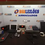 LOTE 346 - 01 PORTA RETRATO DIGITAL, 01 DVD PORTÁTIL E DIVERSOS APARELHOS ELETRÔNICOS. (NO ESTADO) ATENÇÃO! FAZER A VISITAÇÃO ANTES DE ARREMATAR, NÃO SABEMOS SE FUNCIONA. LEILÃO NÃO TEM GARANTIA E NEM DEVOLUÇÃO, SUJEITO A POSSÍVEIS AVARIAS VISÍVEIS/OCULTAS E/OU AUSÊNCIA DE COMPONENTES.
