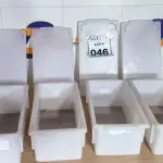 LOTE 046 - 04 CAIXAS ORGANIZADORAS PEQUENAS EM PLÁSTICO. (NO ESTADO) ATENÇÃO! FAZER A VISITAÇÃO ANTES DE ARREMATAR, NÃO SABEMOS SE FUNCIONA. LEILÃO NÃO TEM GARANTIA E NEM DEVOLUÇÃO, SUJEITO A POSSÍVEIS AVARIAS VISÍVEIS/OCULTAS E/OU AUSÊNCIA DE COMPONENTES.