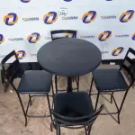 LOTE 130 - 01 MESA BISTRÔ COM 04 BANQUETAS ALTA. (NO ESTADO) ATENÇÃO! FAZER A VISITAÇÃO ANTES DE ARREMATAR, NÃO SABEMOS SE FUNCIONA. LEILÃO NÃO TEM GARANTIA E NEM DEVOLUÇÃO, SUJEITO A POSSÍVEIS AVARIAS VISÍVEIS/OCULTAS E/OU AUSÊNCIA DE COMPONENTES.