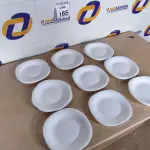 LOTE 165 - 17 PRATOS EM PORCELANA (NO ESTADO) ATENÇÃO! FAZER A VISITAÇÃO ANTES DE ARREMATAR, NÃO SABEMOS SE FUNCIONA. LEILÃO NÃO TEM GARANTIA E NEM DEVOLUÇÃO, SUJEITO A POSSÍVEIS AVARIAS VISÍVEIS/OCULTAS E/OU AUSÊNCIA DE COMPONENTES.