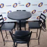 LOTE 160 - 01 MESA BISTRÔ COM 04 BANQUETAS ALTA. (NO ESTADO) ATENÇÃO! FAZER A VISITAÇÃO ANTES DE ARREMATAR, NÃO SABEMOS SE FUNCIONA. LEILÃO NÃO TEM GARANTIA E NEM DEVOLUÇÃO, SUJEITO A POSSÍVEIS AVARIAS VISÍVEIS/OCULTAS E/OU AUSÊNCIA DE COMPONENTES.