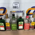 LOTE 063 - 10 GARRAFAS VAZIAS PARA DECORAÇÃO. (NO ESTADO) ATENÇÃO! FAZER A VISITAÇÃO ANTES DE ARREMATAR, NÃO SABEMOS SE FUNCIONA. LEILÃO NÃO TEM GARANTIA E NEM DEVOLUÇÃO, SUJEITO A POSSÍVEIS AVARIAS VISÍVEIS/OCULTAS E/OU AUSÊNCIA DE COMPONENTES.