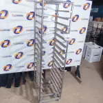 LOTE 138 - 01 ESTANTE EM INOX PARA TRANSPORTE DE BANDEJAS. (NO ESTADO) ATENÇÃO! FAZER A VISITAÇÃO ANTES DE ARREMATAR, NÃO SABEMOS SE FUNCIONA. LEILÃO NÃO TEM GARANTIA E NEM DEVOLUÇÃO, SUJEITO A POSSÍVEIS AVARIAS VISÍVEIS/OCULTAS E/OU AUSÊNCIA DE COMPONENTES.