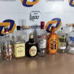 LOTE 032 - 12 GARRAFAS DIVERSAS PARA ENFEITE. (NO ESTADO) ATENÇÃO! FAZER A VISITAÇÃO ANTES DE ARREMATAR, NÃO SABEMOS SE FUNCIONA. LEILÃO NÃO TEM GARANTIA E NEM DEVOLUÇÃO, SUJEITO A POSSÍVEIS AVARIAS VISÍVEIS/OCULTAS E/OU AUSÊNCIA DE COMPONENTES.