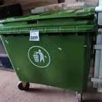 LOTE 069 - 01 LIXEIRA CONTAINER EM PLÁSTICO 660 LITROS. (NO ESTADO) ATENÇÃO! FAZER A VISITAÇÃO ANTES DE ARREMATAR, NÃO SABEMOS SE FUNCIONA. LEILÃO NÃO TEM GARANTIA E NEM DEVOLUÇÃO, SUJEITO A POSSÍVEIS AVARIAS VISÍVEIS/OCULTAS E/OU AUSÊNCIA DE COMPONENTES.