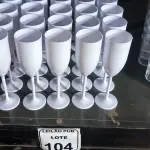 LOTE 104 - 30 TACAS EM PLÁSTICO PARA CHAMPANHEIRA COR BRANCA. (NO ESTADO) ATENÇÃO! FAZER A VISITAÇÃO ANTES DE ARREMATAR, NÃO SABEMOS SE FUNCIONA. LEILÃO NÃO TEM GARANTIA E NEM DEVOLUÇÃO, SUJEITO A POSSÍVEIS AVARIAS VISÍVEIS/OCULTAS E/OU AUSÊNCIA DE COMPONENTES