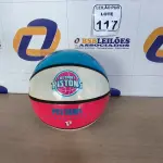 LOTE 117 - 01 BOLA DE BASQUETE PARA DECORAÇÃO. (NO ESTADO) ATENÇÃO! FAZER A VISITAÇÃO ANTES DE ARREMATAR, NÃO SABEMOS SE FUNCIONA. LEILÃO NÃO TEM GARANTIA E NEM DEVOLUÇÃO, SUJEITO A POSSÍVEIS AVARIAS VISÍVEIS/OCULTAS E/OU AUSÊNCIA DE COMPONENTES.